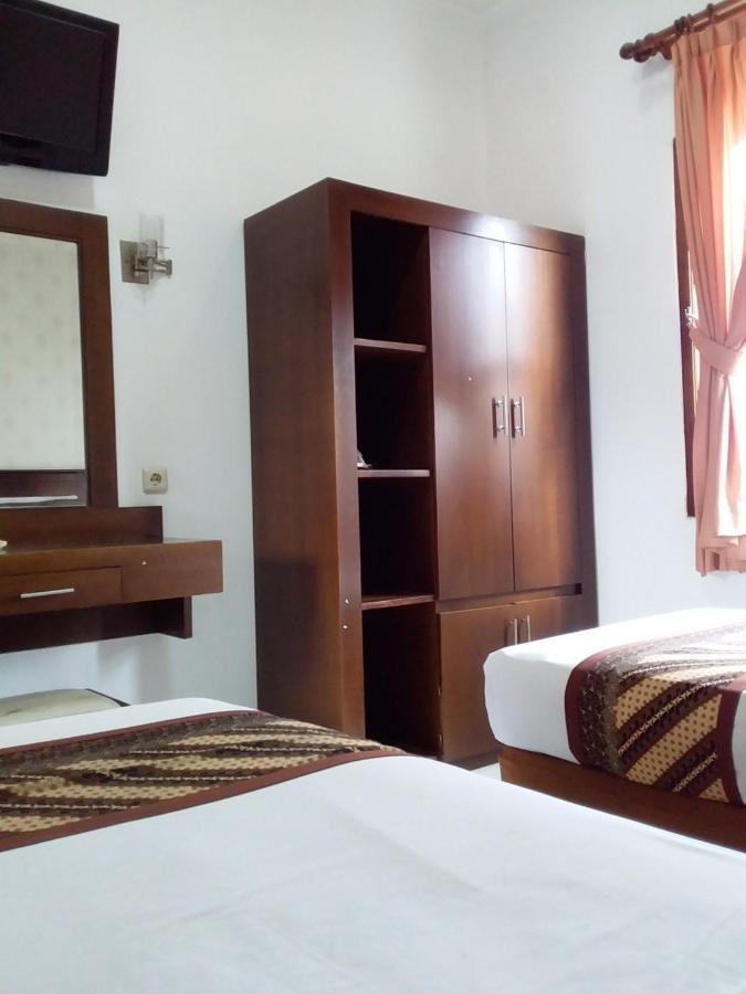 Malioboro Inn Hotel Джок'якарта Екстер'єр фото