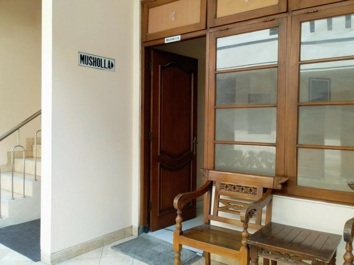 Malioboro Inn Hotel Джок'якарта Екстер'єр фото