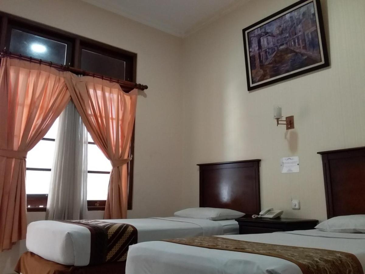 Malioboro Inn Hotel Джок'якарта Екстер'єр фото
