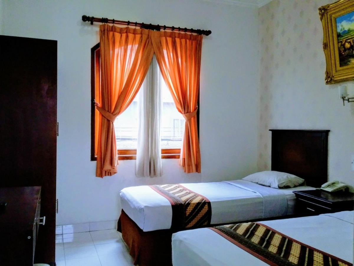 Malioboro Inn Hotel Джок'якарта Екстер'єр фото
