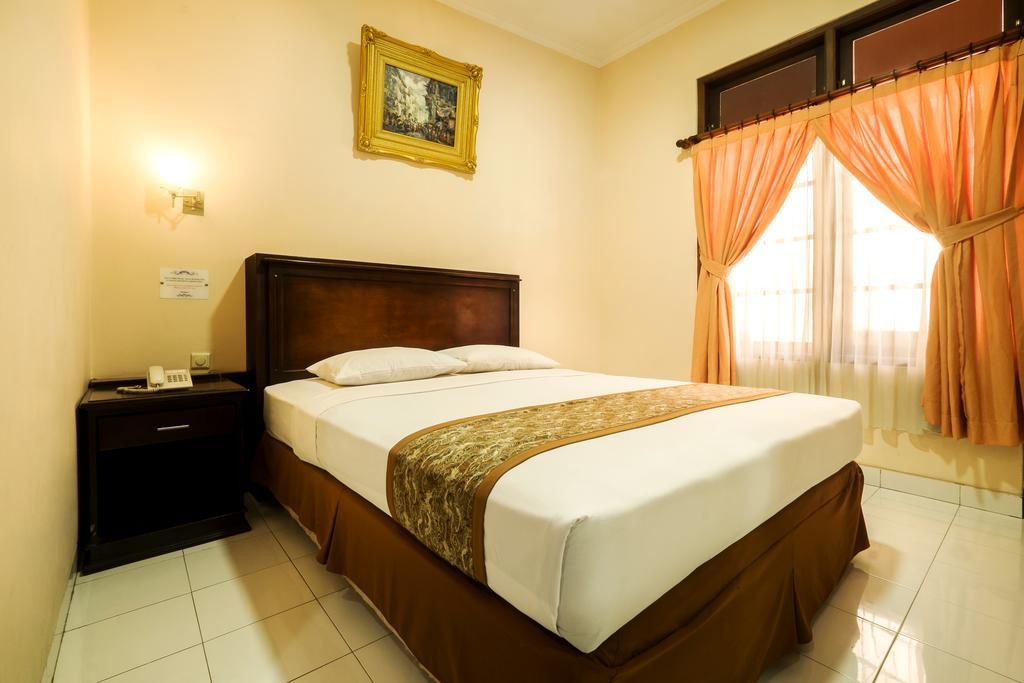 Malioboro Inn Hotel Джок'якарта Екстер'єр фото