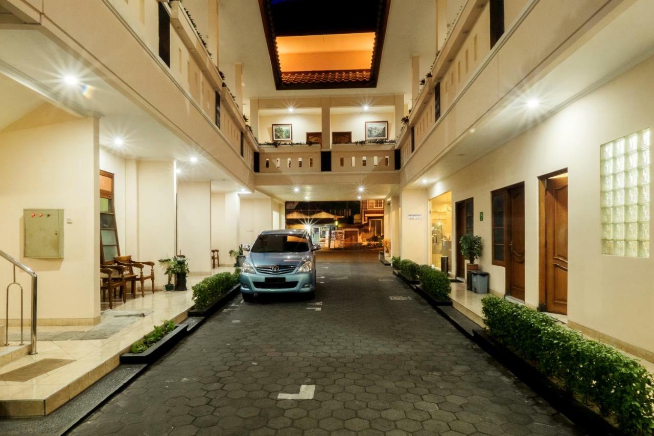 Malioboro Inn Hotel Джок'якарта Екстер'єр фото